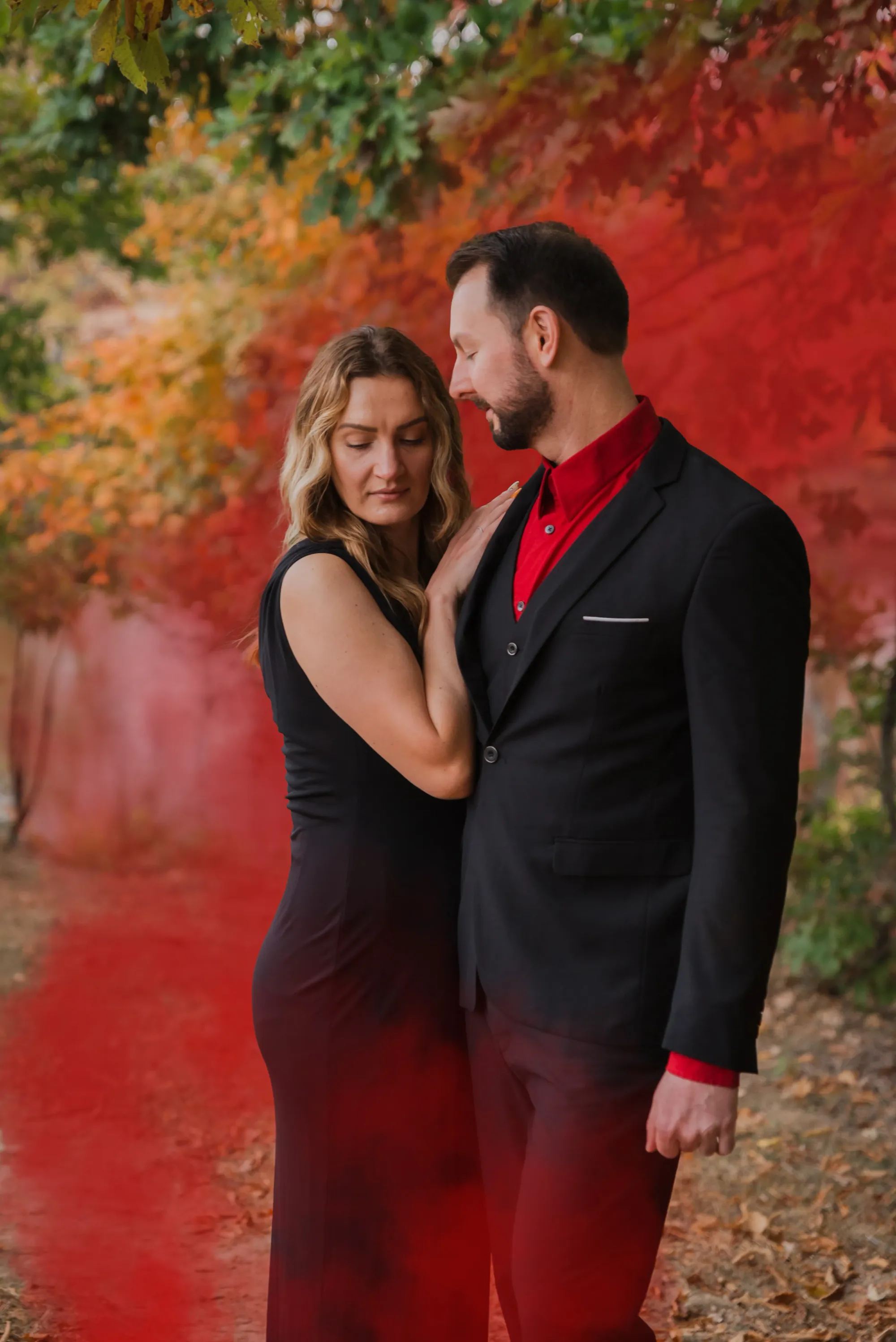 Engagement moment by Laura Christine Photography in Louisville, Kentucky