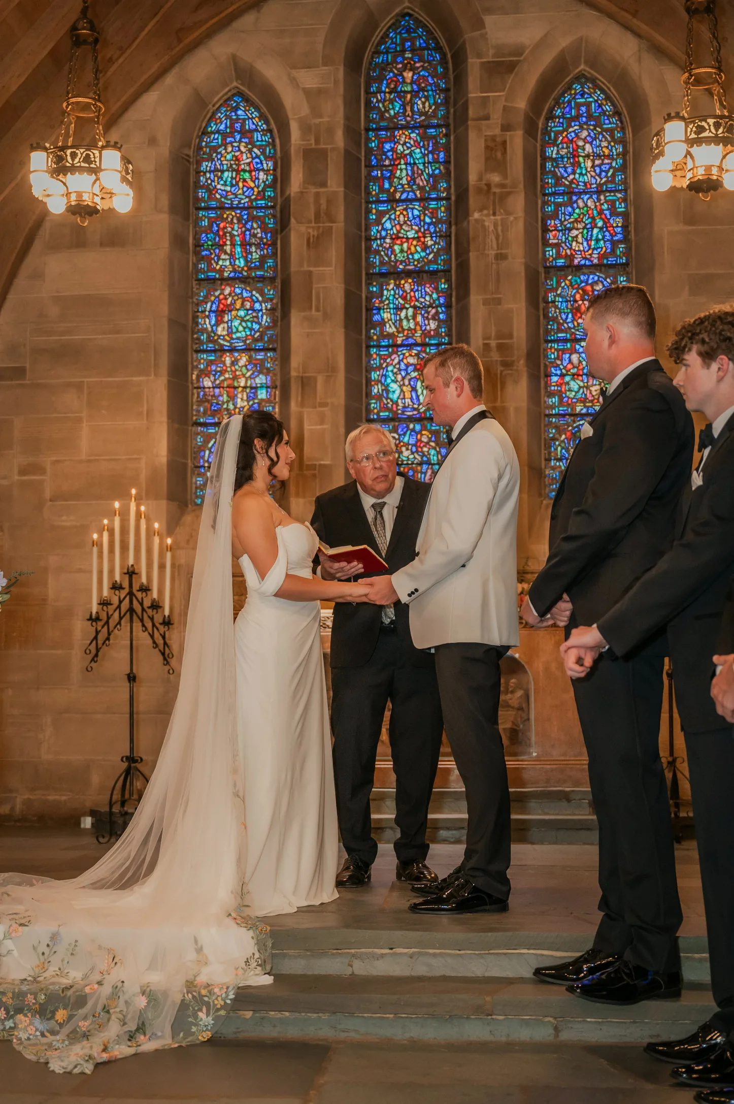 Wedding moment by Laura Christine Photography in Louisville, Kentucky
