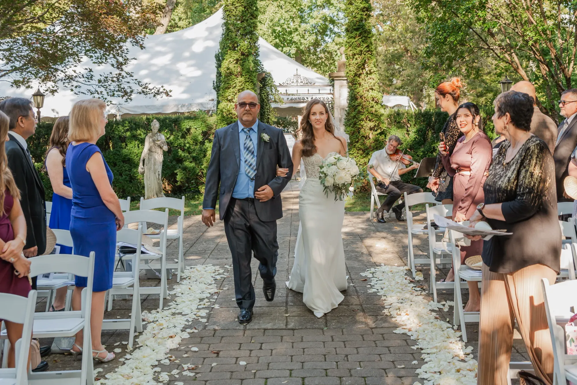 Wedding portrait by Laura Christine Photography in Louisville, Kentucky