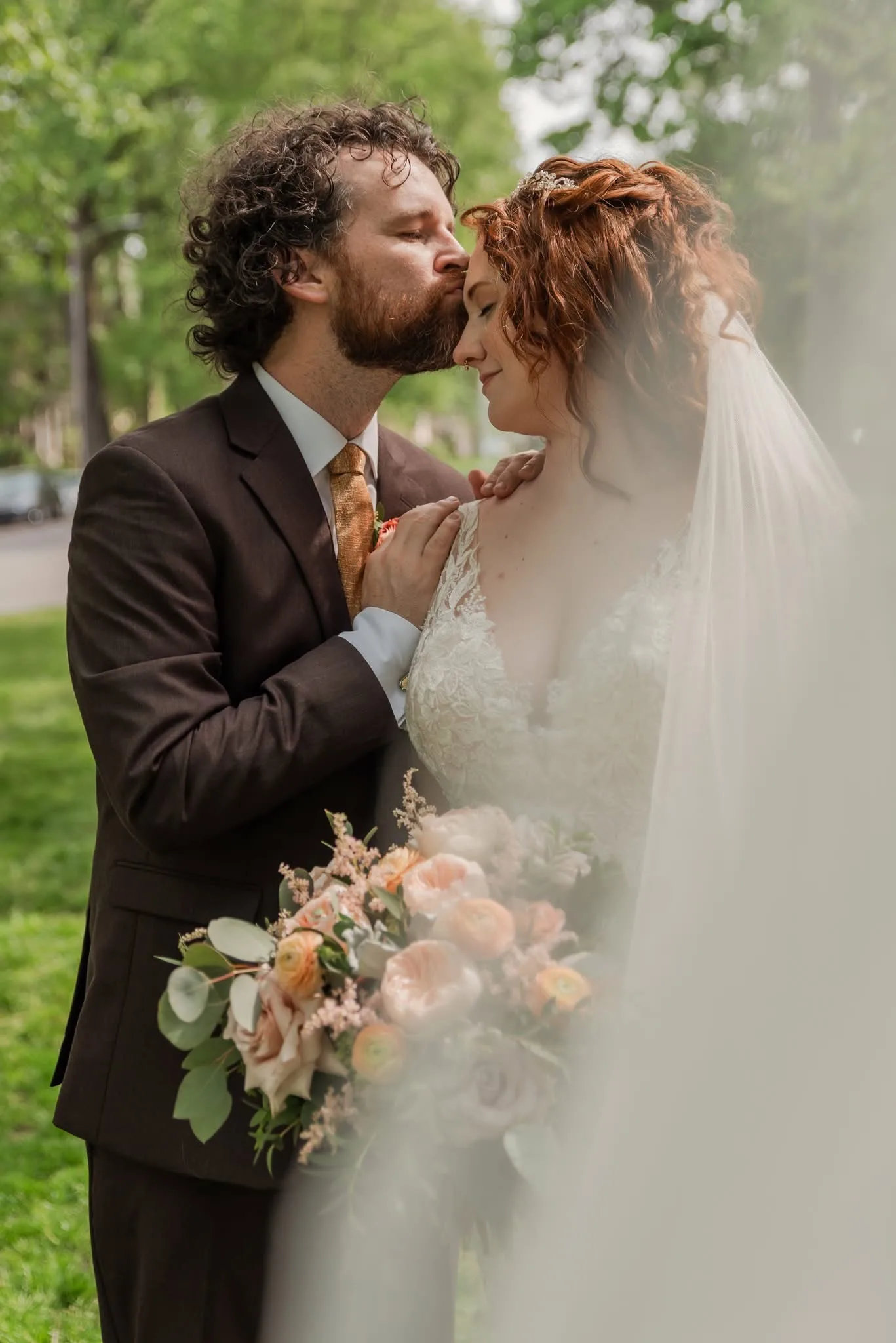 Wedding moment by Laura Christine Photography in Louisville, Kentucky