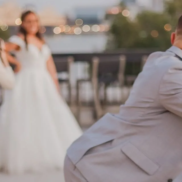 When the groom understands the "twerk for your wife