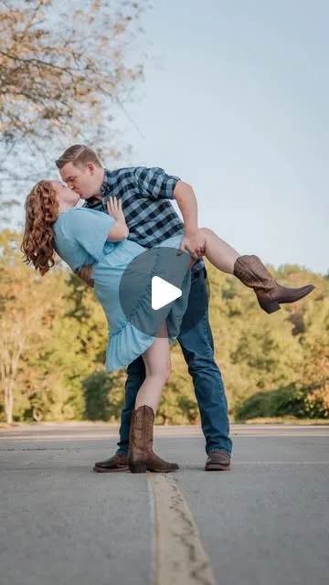 Trust me, just book the photo session! 😎
.
.
.
#louisvillephotographer #laurachristinephotography #kentuckyphotographer #louisvilleweddingphotographer #kentuckyweddingphotographer…