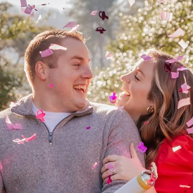Now that the secret is out, I can finally share these adorable pregnancy announcement photos!! Congratulations, Morgan and Zach! I can't wait to meet your sweet little girl! 🥰🎊
.
.
.
.…