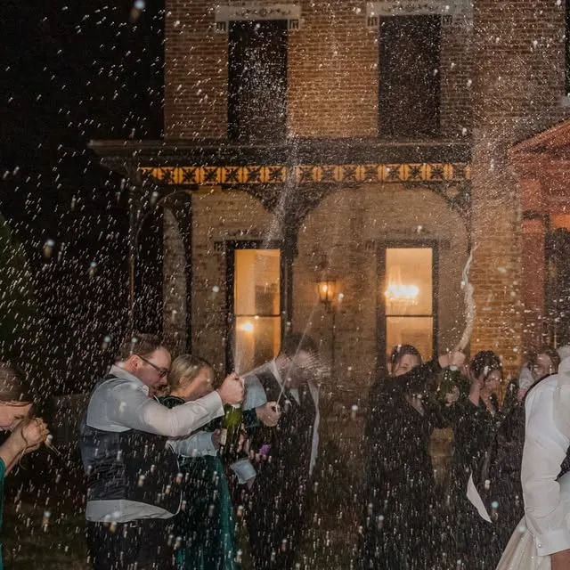 Happy Anniversary week to Nadine and Alex!! I hope this first year of marriage has been as amazing as the champagne shower grand exit on your wedding day was!! 🥰🎊
.
.
.…