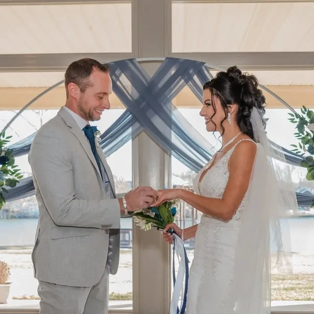I delivered Alex and Ruby's wedding gallery! 🥰📸

DJ: @ate_dj_
Venue/Catering: @southparkcountryclub
Hair/Makeup: @lorenaamores.makeup
.
.
.
.
#louisvilleweddingphotographer…
