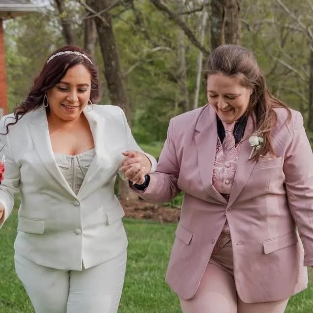 I just delivered Gabriela and Megan's wedding gallery! I’m so incredibly happy for these two cuties! 🥰

Venue: @the_greenhouse_at_zeppas
Cake: @jen.adwell
Florist: the wedding party!
Planners:…