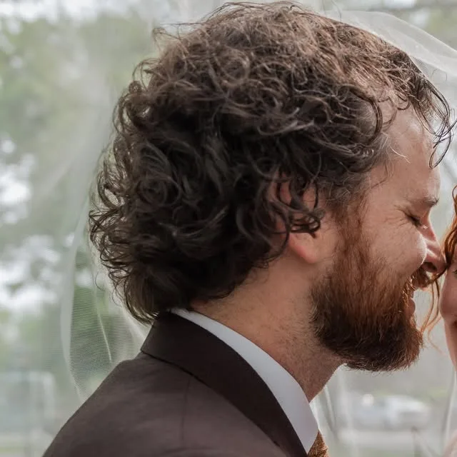 ⏱A well-planned timeline is THE KEY to a stress-free wedding day!⏱

For example: Cassandra and Max knew they wanted time to leave their venue and take their portraits at Saint James Court. So we…