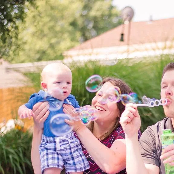 Here are a few of my favorites from the backyard family session I shot on Friday! 👪 📸 
#louisvillephotographers #kentuckyfamilyphotography #socialdistancingphotoshoot #familyportraitsessions…