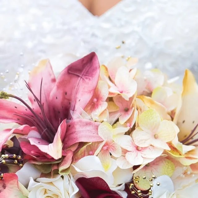 One of my clients made her own bouquet, I've never seen a more beautiful DIY project in my life! 😍

.

.

.

.
#louisvilleweddingphotography #louisvilleweddingphotographer #louisvillephotographer…