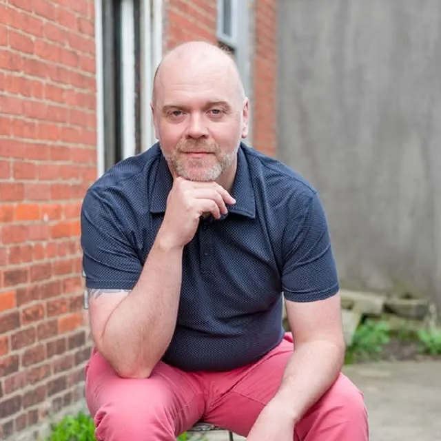 Rob is a pro at designing kitchens and serving up looks 🔥 (obviously). 

We had a blast at his session this past weekend. If you're in need of some updated headshots and branding photos, lets link…