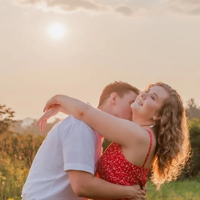 Marie ❣ Tyler
.
.
.
.
#louisvilleweddingphotographer #kentuckyweddingphotographer #mykentuckybride #engagedlouisville". 