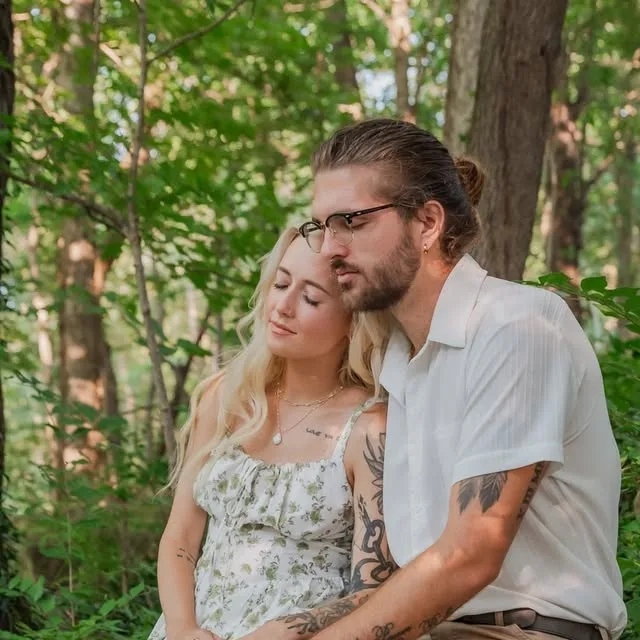 Savannah 💗 Nick
.
.
.
.
#louisvilleweddingphotographer #kentuckyweddingphotographer #mykentuckybride #engagedlouisville". 