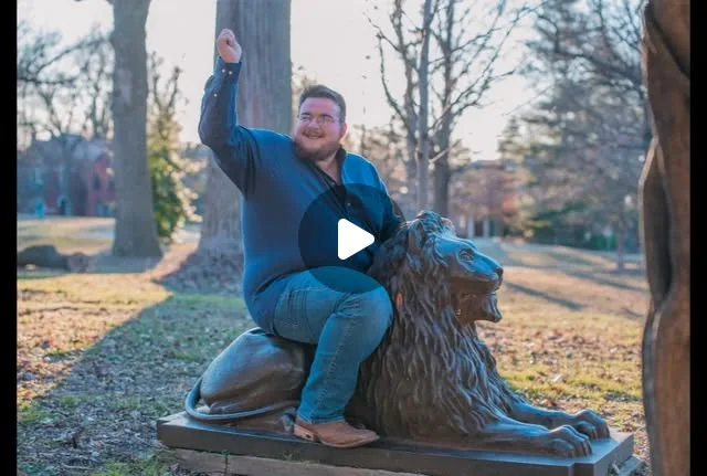 When you’re obsessed with cats and see a life sized lion statue in the middle of your engagement session…😹
.
.
.
.
.
#louisvillephotographer #laurachristinephotography #kentuckyphotographer…