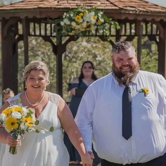 I delivered this beautiful wedding gallery today! Congratulations once again to Mr. and Mrs. Hoke! 💍🥰

Florist: @lloydsflorist 
DJ: @djjaybirdrocks 
Cake/Cupcakes: @memescupcakes_ky…
