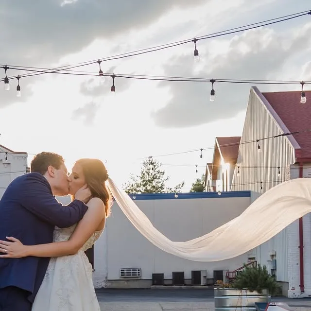 😍 It’s sneak peek time! 😍

@emmapassafiume10
and @tannerp34 your wedding this past weekend was so much fun! By the time we all hit the dance floor, I felt like part of the family!! 

Venue:…