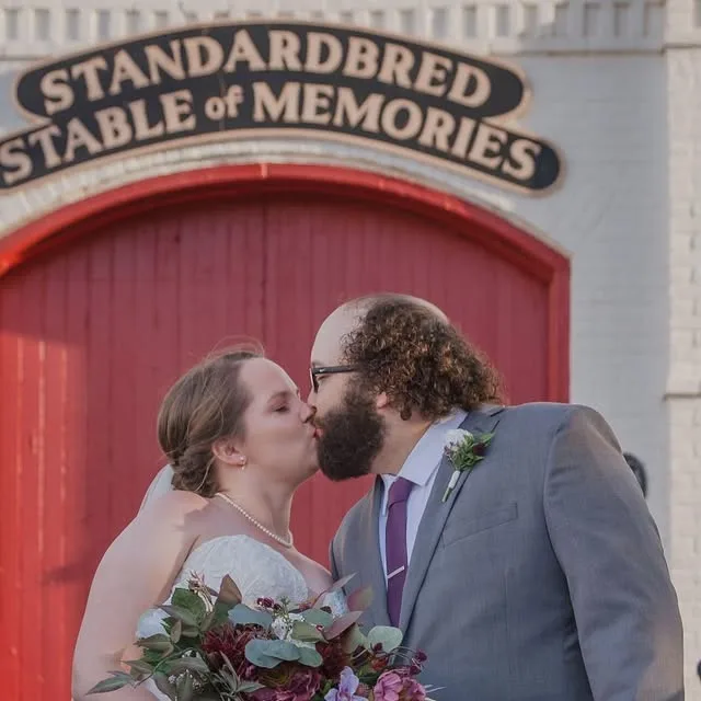 Love + peak fall foliage = the PERFECT wedding day 😍🙌🏼💍

Congratulations Dr. and Mrs. Kidney!! Enjoy your sneak peek!

Venue: @roundbarnstableofmemories
Florist: @thefauxbouquets
DJ: @qdt2007…