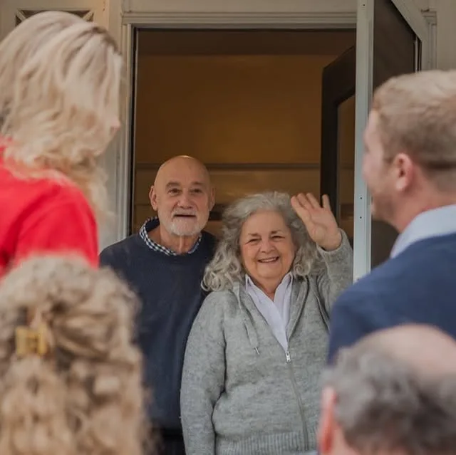 I delivered this sweet family’s gallery today! The photo of grandma and grandpa welcoming everyone inside is giving me all the warm and fuzzies 🥰
.
.
.
.
#laurachristinephotography…