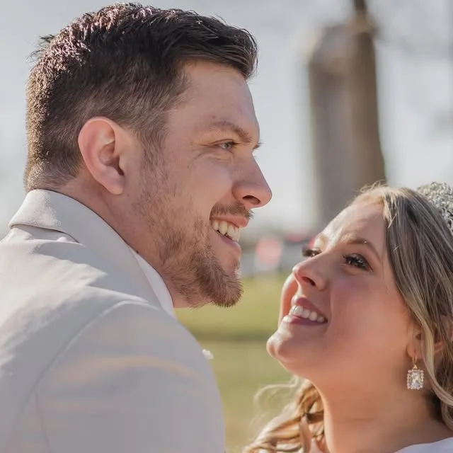 I delivered a stunning wedding gallery today! Congratulations Mr. and Mrs. Chesser! 💍🍾

@annabryn1 @chesser_99 

Venue: @silo_farms
DJ: DJ Chris
Catering: @bootlegbbq 
Hair and Makeup:…