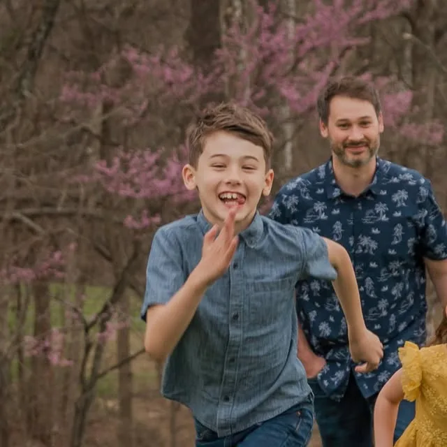 Who else is running into Spring like this adorable family?! 📷☀️🌷

If you're thinking about booking a family session as the weather starts warming up, the time to schedule is now! 
.
.
.
.…