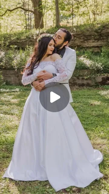 I know it's Derby Day, but I'm gonna let Sarah and Ali steal the show! Their small wedding ceremony in the park was absolutely perfect, and I was so honored to be a part of it! 🥰
.
.
.
.…