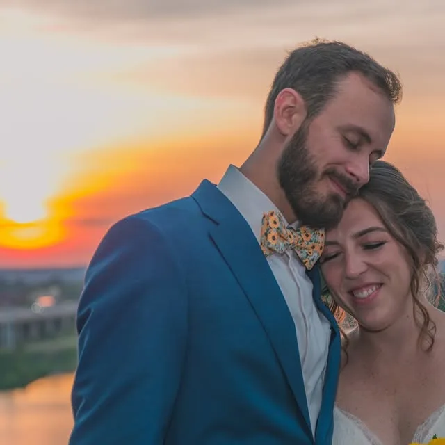 Happy Anniversary, @camillesven  and @svendsena! Two years have flown by!! 🎊🥰
.
.
.
.
#louisvilleweddingphotography #louisvilleweddingphotographer #louisvillephotographer #louisvilleweddings…