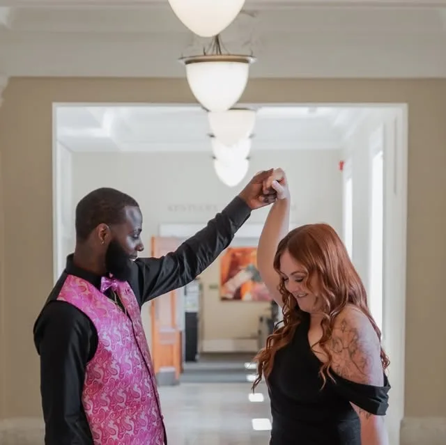 Kayla and Darell wanted their engagement photos to be classy and elegant, and that's EXACTLY what they got! This location was absolutely perfect and look how stunning they are together! 😍
.
.
.
.…