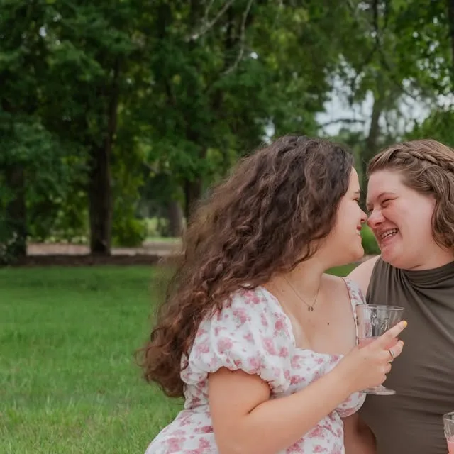 Kez and Alex had a mini picnic during their engagement session, and Bernard the duck joined them! I love these so much!!😍👏
.
.
.
.
#louisvilleweddingphotographer #kentuckyweddingphotographer…