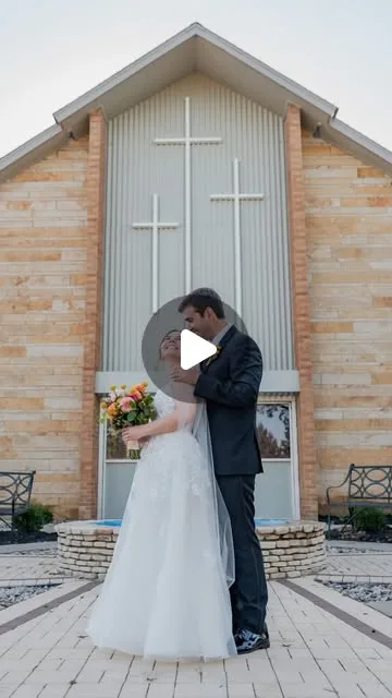 Congratulations to Mr. and Mrs. Turki! It was such an honor to capture your wedding day this past weekend! Enjoy your sneak peek!

Ceremony: @stedwardchurchky
Reception: The Jeffersonian
Dress:…