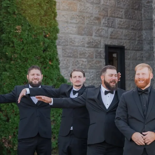 What it looks like when you bring your flock of wing men to your wedding 😂🦅

This group right here was the ROWDIEST bunch of groomsmen we've had the pleasure of spending the day with!
.
.
.…