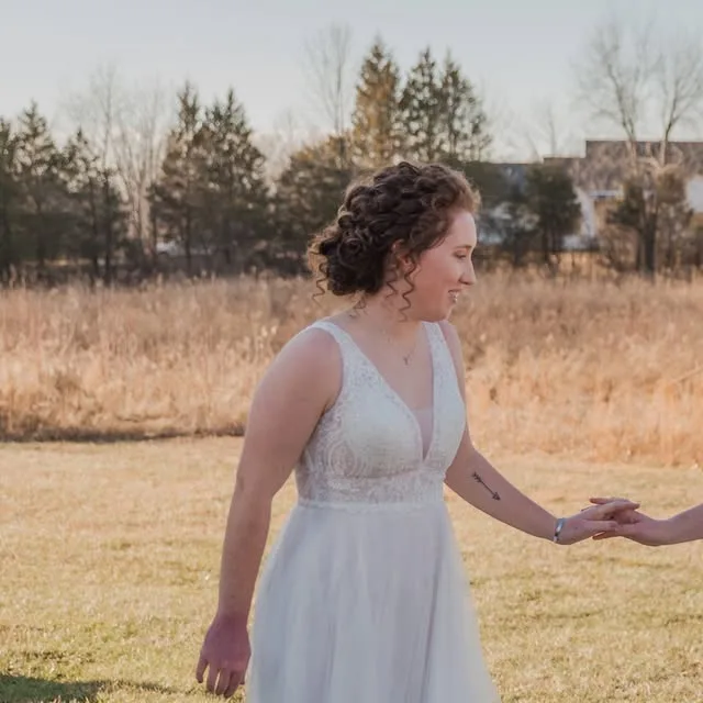 ✨ First Look vs. First Touch – Why I Recommend a First Look! ✨

A first touch is sweet—you get to hold hands and share a moment before the ceremony without seeing each other. But a first look? That’s…