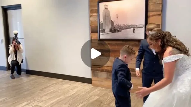Cue the happy tears! 🥹✨ This wedding day was full of unforgettable first looks—first, the bride’s sweet moment with her sons (grab the tissues!), and then a fun, lighthearted reveal with the…