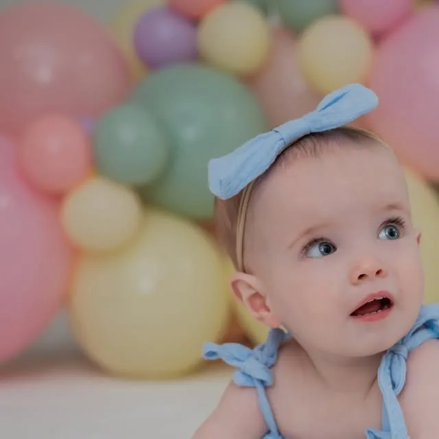 Cora's one year cake smash photo session couldn't have been any cuter!! She's a natural model (it runs in the family 😜) haha! I can't wait to see how she continues to grow.

Balloon Garland:…