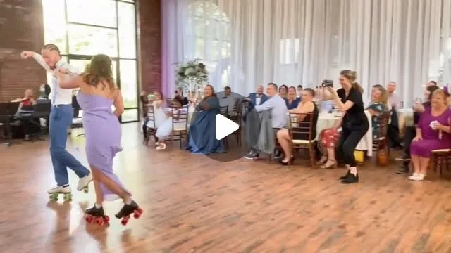 Let the party begin! 🥳💃🕺 We were behind the scenes capturing the wedding party’s grand entrance into this reception—and it did not disappoint. Think big energy, ROLLER SKATES, wild dance moves,…