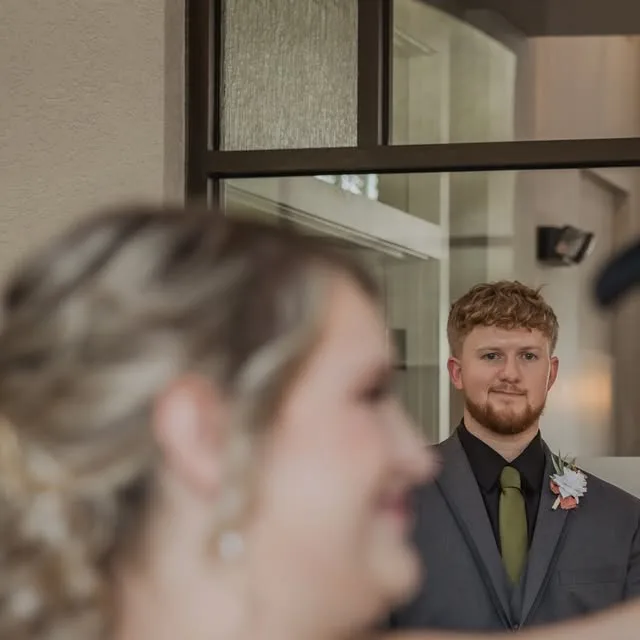 You know what's SUPER cute? Being present and maybe even a little emotional while your spouse dances with their parent during your wedding reception 🥰
.
.
.
. #mykentuckybride #greenweddingshoes…