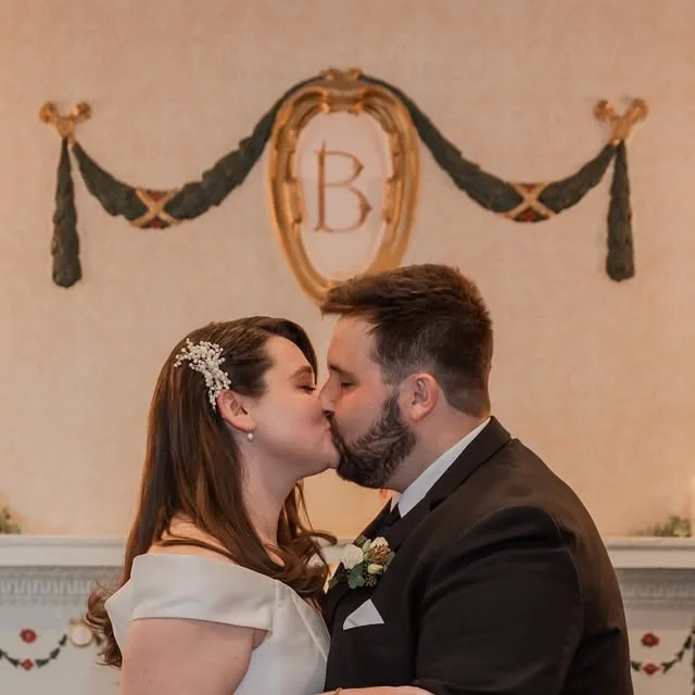 Did you know we have a referral program?! Swipe through this post for all the details! 😀🙌🏼
.
.
.
.
#louisvilleweddingphotographer #louisvillephotographer #referafriend". 