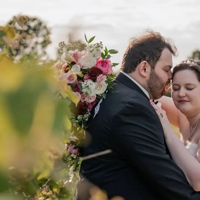I just delivered this stunning wedding gallery, congratulations to Mr. and Mrs. Cooper! 😍👏

Venue: @crumehaven_winery 
Florist/Tux Rental: @lloydsflorist 
Dresses: @davidsbridal 
Cake:…