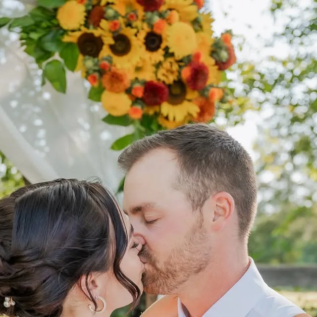 Mr. and Mrs. Onkst ❤️ Enjoy your sneak peek!! 
.
.
.
.
#louisvilleweddingphotographer #kentuckyweddingphotographer #backyardwedding #microwedding #midwestweddingphotographer". 