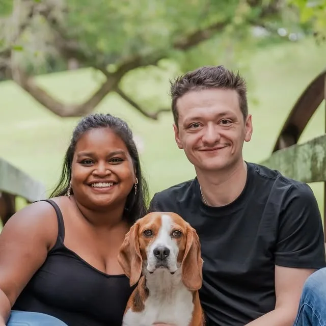 Noël, Lucas, and their sweet furbaby - Duncan 😍 They scored a free mini session by referring a friend to me for wedding photography! 
.
.
.
.
 #familyphotoslouisville #wholesome…