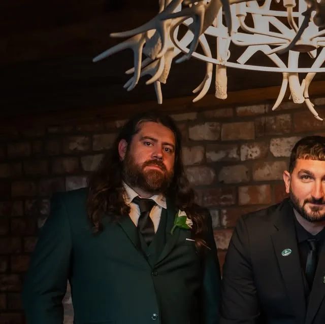 I'm kind of loving these moody groomsmen portraits I've shot recently! 😎 

The first one was at an Airbnb in Gatlinburg, and the last was taken at Wildwood Country Club as a second shooter for…