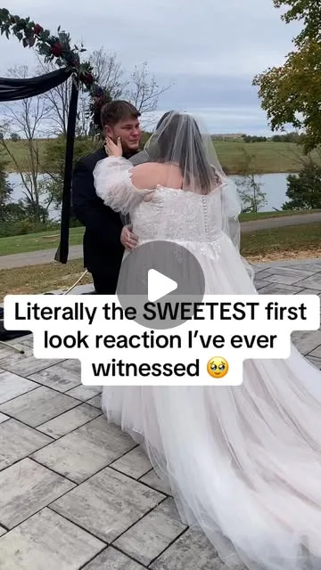 I might need a tissue, too! This is the sweetest first look reaction I’ve ever seen!! 🥹🥹 
.
.
.
 #midwestweddingphotographer #louisvilleweddingphotographer #kentuckyweddingphotographer…