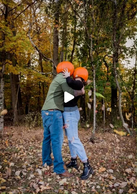 I'm pretty sure no one loves fall as much as these two pumpkin heads 🥰🍂
.
.
.
.
#halloweenphotography #louisvilleweddingphotographer #kentuckyweddingphotographer #midwestweddingphotographer…
