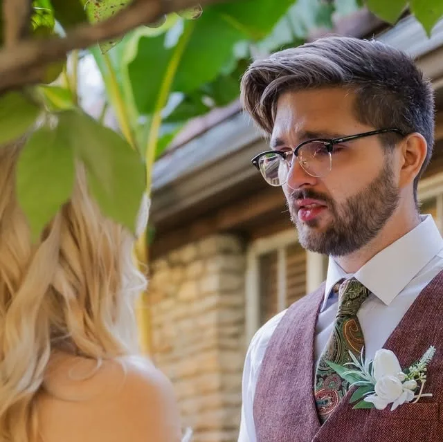 Private vows before the ceremony = one of my favorite wedding day moments 🤍

A few reasons couples choose to read their vows privately:
• No nerves from a full audience
• Space to be fully emotional…