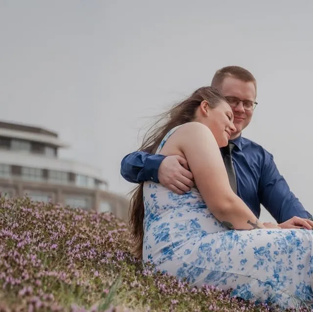 Stephen and Stephanie’s courthouse wedding was such a sweet one 💖 The photos turned out so good, and we lucked out with the most perfect spring day for portraits along the riverfront!

Congrats you…